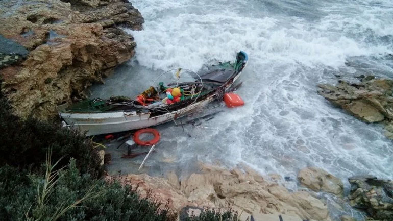 Κρήτη: Φωτογραφίες από τα συντρίμμια της βάρκας του ψαρά που εντοπίστηκε νεκρός