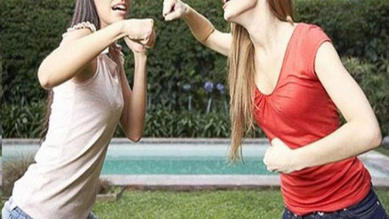 Γυναίκες ήρθαν στα χέρια στο κέντρο της Λάρισας – Στο νοσοκομείο η μία, στο κρατητήριο η άλλη