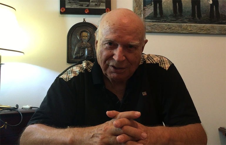 Ο πολύπειρος πλοίαρχος του Εμπορικού Ναυτικού, έχει γυρίσει όλο τον κόσμο ως κυβερνήτης και γνωρίζει όλες τις λεπτομέρειες της ναυσιπλοϊας, αλλά και των αιτιών των ναυτικών ατυχημάτων