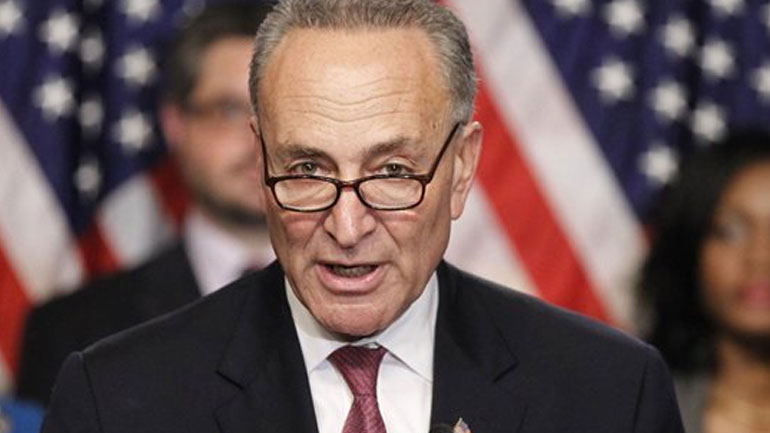 Ο Τσακ Σούμερ απέσυρε την πρότασή του για χρηματοδότηση κατασκευής του τείχους στα σύνορα με το Μεξικό