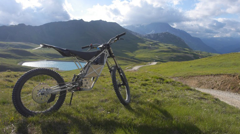 LMX 161-H: Διασταύρωση enduro και downhill σε φόντο ..ηλεκτρικό LMX 161-H: Διασταύρωση enduro και downhill σε φόντο ..ηλεκτρικό