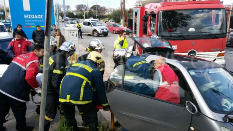 Σοβαρό τροχαίο με εγκλωβισμό στα Χανιά Σοβαρό τροχαίο με εγκλωβισμό στα Χανιά