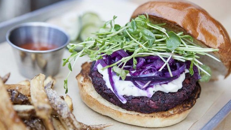 Burger του σωλήνα ταΐζουν την ελίτ στο Νταβός