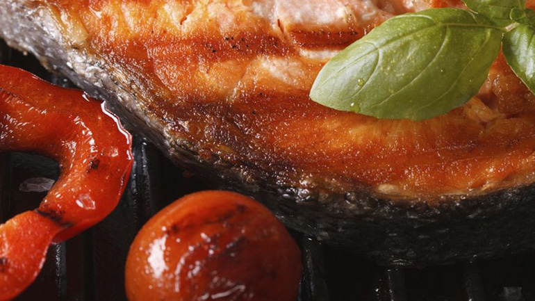 Σολομός με κρούστα λιαστής ντομάτας