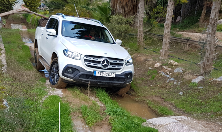 Ακόμα και trial μπορείς να κάνεις με την X-Class. Παρατηρήστε τον πίσω τροχό!