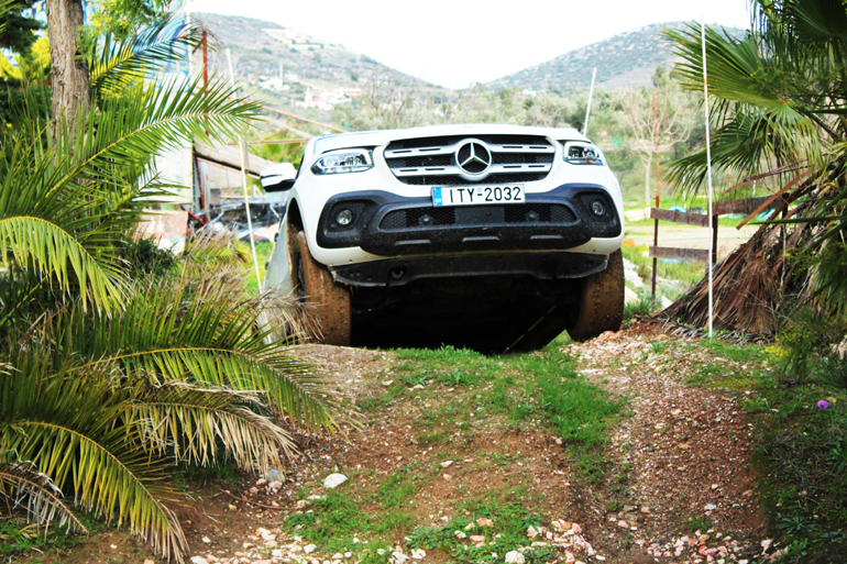 Σκαρφαλώνει άνετα ακόμα και με ελαστικά δρόμου...