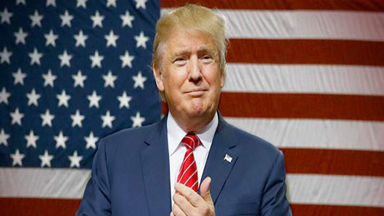 Τραμπ: Ανταλλάσσει… νομιμοποίηση μεταναστών με πιστώσεις