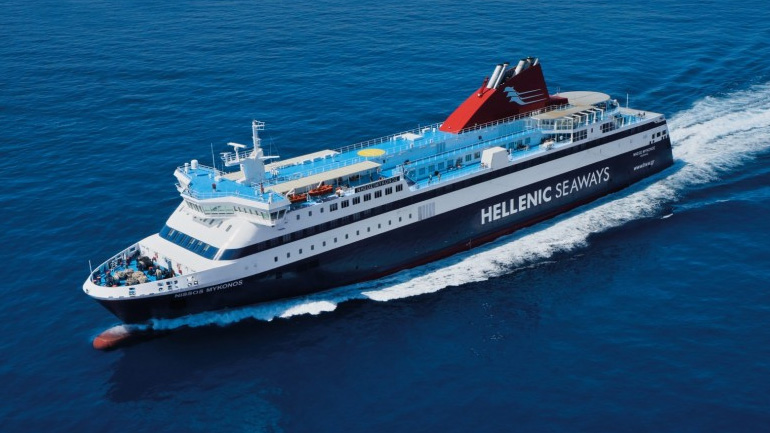 Σπάσιμο κάβου του «Νήσος Μύκονος» τραυμάτισε σοβαρά ναυτικό