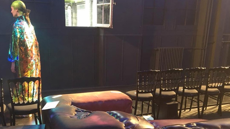 Η ιδέα του Γκαλιάνο: Γλυπτά, δίπλα σε μόδα από τον οίκο Margiela