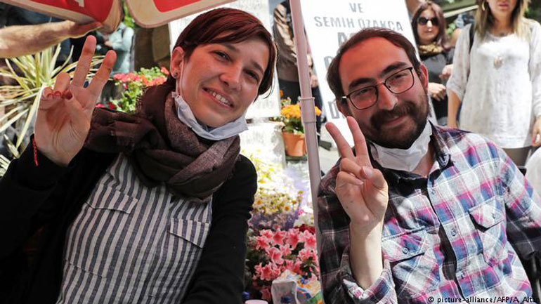 Τουρκία: Οι εκπαιδευτικοί Γκιουλμέν και Οζακτσά τερμάτισαν την απεργία πείνας