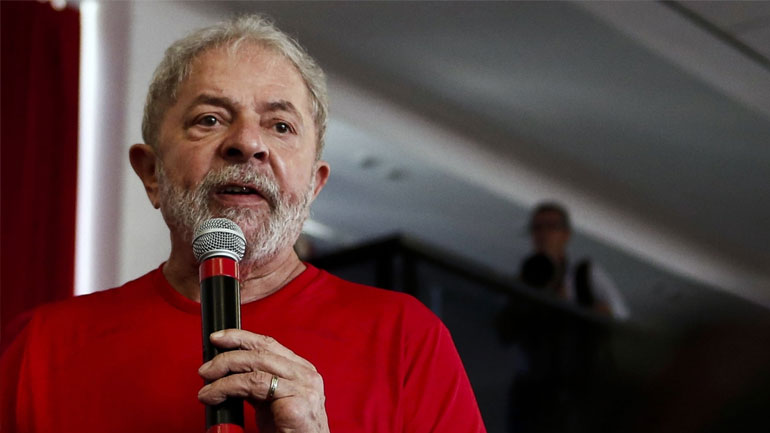 Βραζιλία: Απαγορεύθηκε η έξοδος από τη χώρα στον πρώην πρόεδρο Λούλα