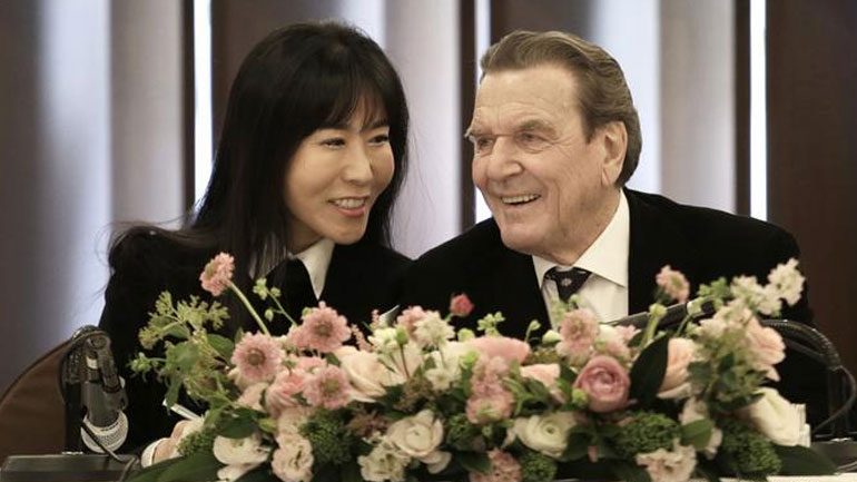 Πέμπτη φορά γαμπρός ο Γκέρχαρντ Σρέντερ