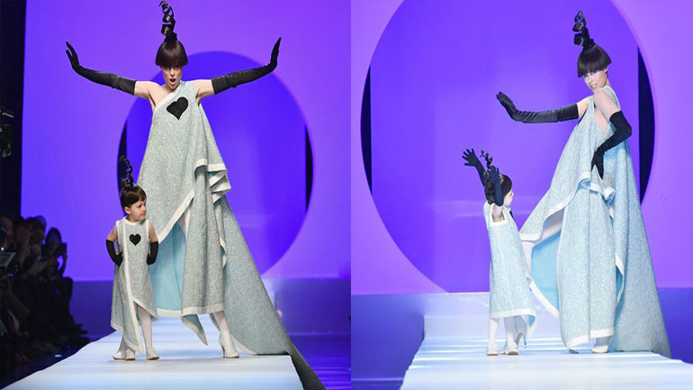 H Coco Rocha με τη 2χρονη κόρη της περπάτησαν στην πασαρέλα του Jean Paul Gaultier