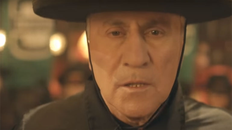 Ο Ψωμιάδης στα Jumbo με στολή… Ζορό