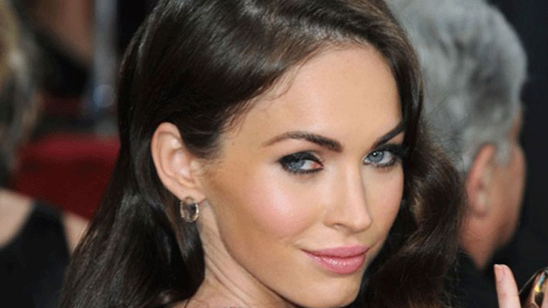 Η Megan Fox φωτογραφίζεται με τα εσώρουχα που θα φορέσει του Αγίου Βαλεντίνου Η Megan Fox φωτογραφίζεται με τα εσώρουχα που θα φορέσει του Αγίου Βαλεντίνου