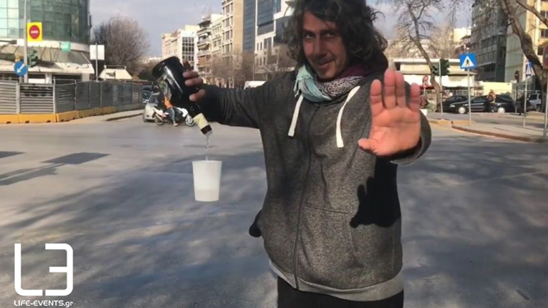 O μάγος των φαναριών στο κέντρο της Θεσσαλονίκης