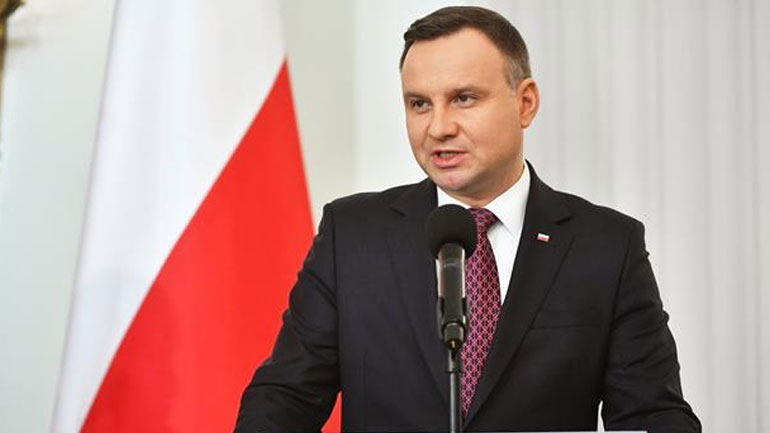 Πολωνία: Ο πρόεδρος Ντούντα υπόσχεται να μελετήσει το νομοσχέδιο για το Ολοκαύτωμα