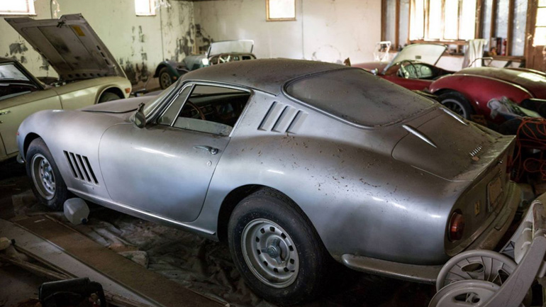 Εντοπίστηκαν σπάνια οχήματα αξίας 4 εκατ. σε αχυρώνα