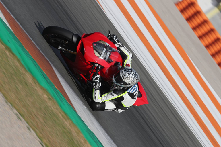 Τάπα... την πήγε την Ducati Panigale V4 στην πίστα της Βαλένθια ο Δημήτρης Διατσίδης