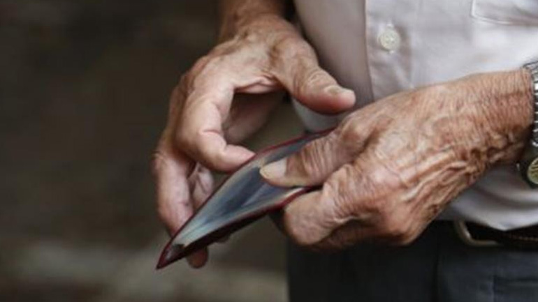 Καταβάλλονται την Τρίτη οι συντάξεις