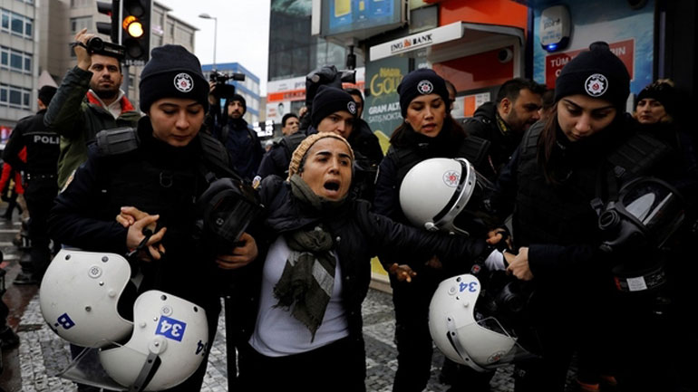 Τουρκία: Τριακόσιες έντεκα συλλήψεις για «προπαγάνδα» κατά της επίθεσης στη Συρία