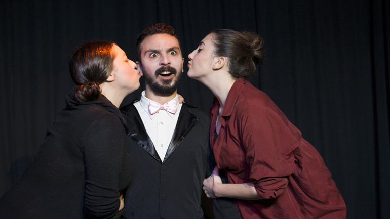 «Το προξενιό του κ. Γουρουνάκη» στο Θέατρο «Ρο» «Το προξενιό του κ. Γουρουνάκη» στο Θέατρο «Ρο»