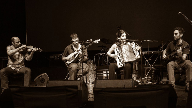 Στο Μέγαρο Μουσικής μία ρεμπέτικη βραδιά με κομπανίες, ούζο και κρασί – Πρόγραμμα