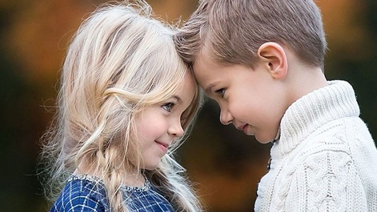 Πώς να βοηθήσετε τα αδέλφια να είναι αγαπημένα