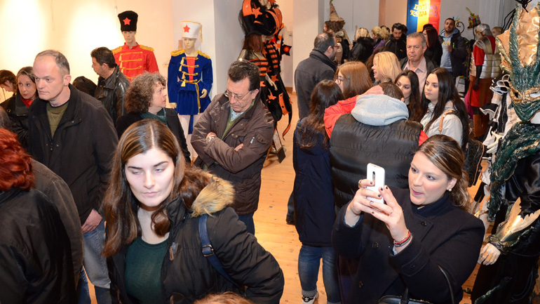 Η Πάτρα παρουσιάζει σε έκθεση τις στολές του καρναβαλιού!