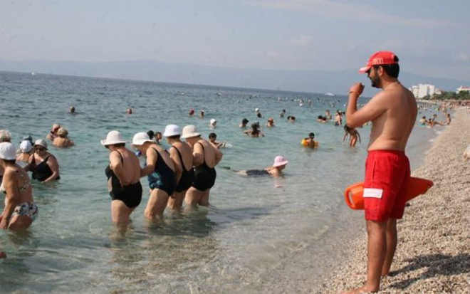 Καλο είναι το μπάνιο. Ακόμα και τον χειμώνα!