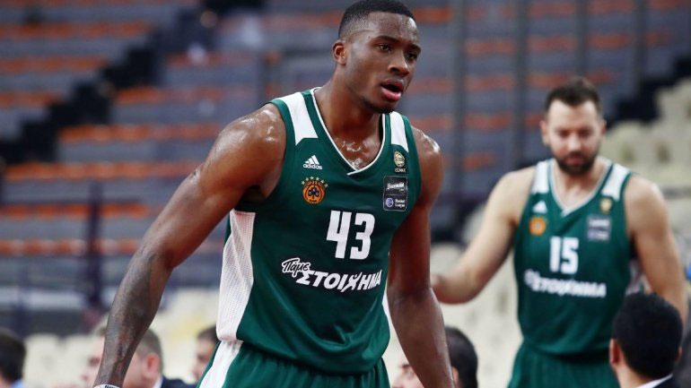 Χάνει το ντέρμπι με τον Ολυμπιακό ο Αντετοκούνμπο