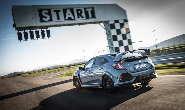 Από πίσω δείχνει... διαστημικό όμως έχει νόημα καθώς έχει να κάνει με την αεροδυναμική του αυτοκινήτου