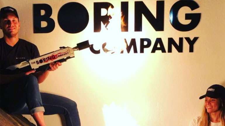 Ο Elon Musk έχει βγάλει 7,5 εκατ. δολάρια πουλώντας… φλογοβόλα