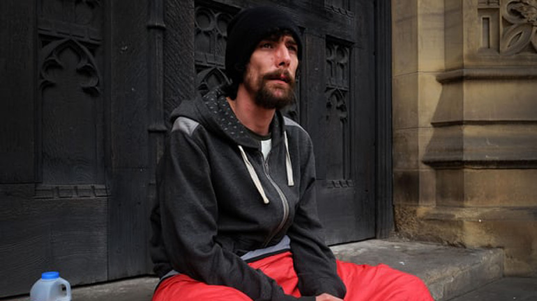 Σε φυλάκιση καταδικάστηκε ο άστεγος που έκλεψε από τα θύματα της επίθεσης στο Μάντσεστερ