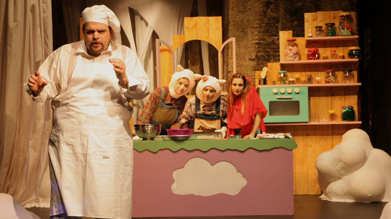 «Μια ζαχαρένια συνταγή» της Φωτεινής Κωνσταντοπούλου στο θέατρο Φούρνος