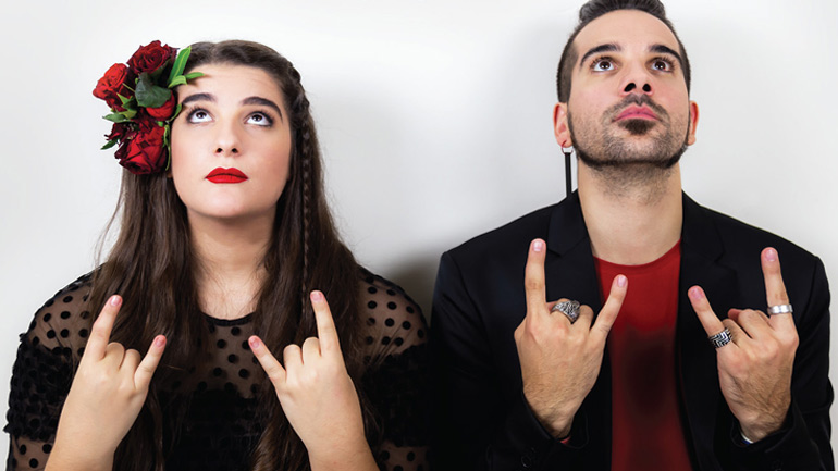 Η Lady Gaga σε…ελληνικό πανηγύρι! Δείτε την πρωτότυπη διασκευή του «Bad Romance» από τους String Demons