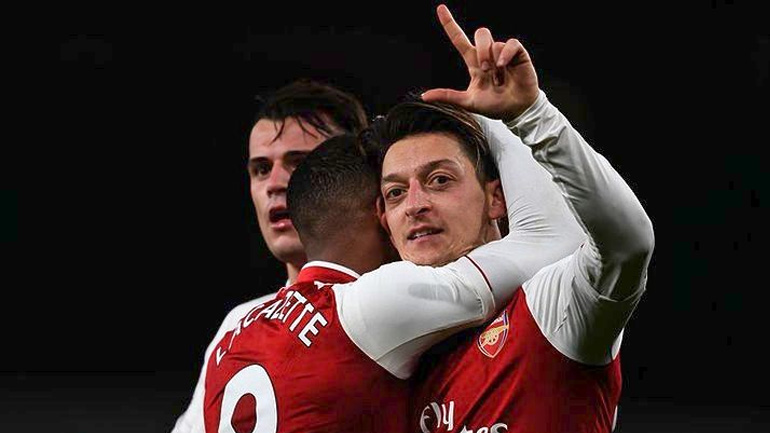 «Έδεσε» Οζίλ η Άρσεναλ