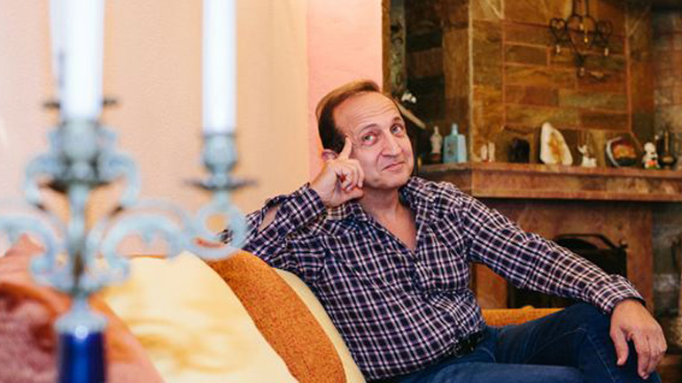 Σπύρος Μπιμπίλας: «Με αποκαλούν αρσενική Βουγιουκλάκη γιατί…»