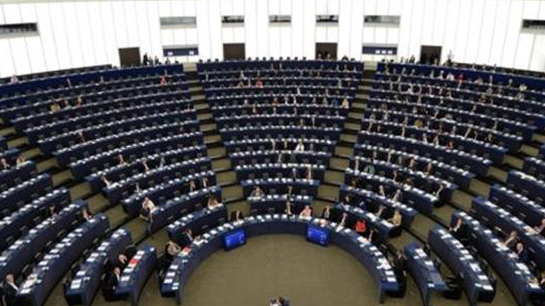 Στο Ευρωπαϊκό Κοινοβούλιο το θέμα των πειραμάτων μερίδας της γερμανικής αυτοκινητοβιομηχανίας σε ανθρώπους και ζώα