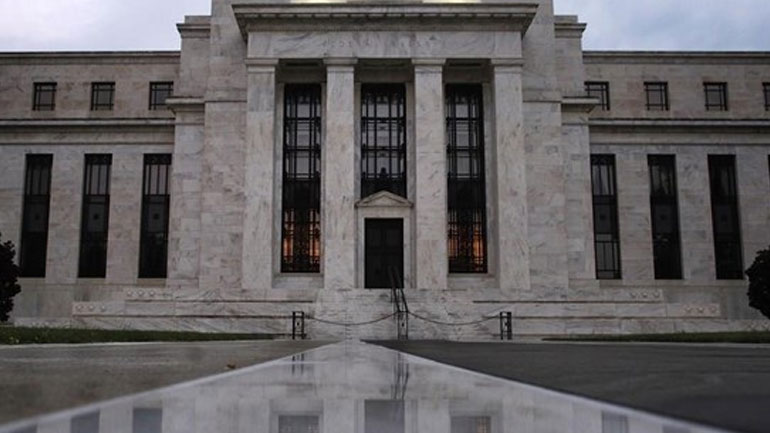 Αμετάβλητα αναμένεται να αφήσει σήμερα τα επιτόκια η κεντρική τράπεζα των ΗΠΑ