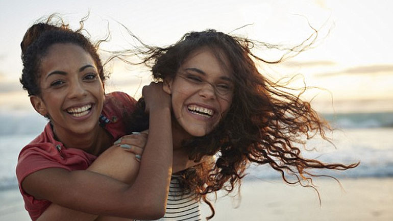 Έρευνα: Οι εγκέφαλοι των φίλων έχουν μεγάλες ομοιότητες μεταξύ τους