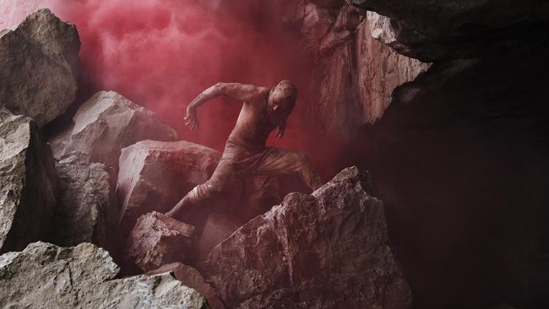 Ο Άκραμ Καν χορεύει τον «Xeno», σε παγκόσμια πρεμιέρα, στη Στέγη