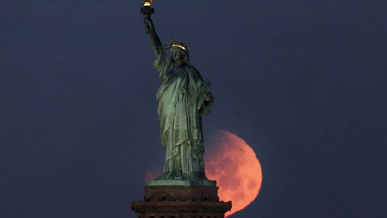 Με τα μάτια στον ουρανό ο μισός κόσμος, για τη σούπερ Σελήνη