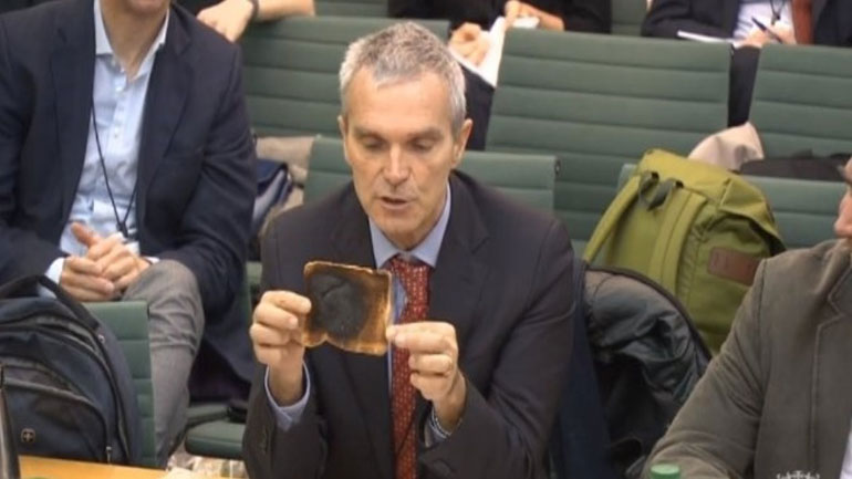 Ειδικοί προτείνουν στο Κοινοβούλιο της Αγγλίας την χαλάρωση των περιορισμών για το ηλεκτρονικό τσιγάρο Ειδικοί προτείνουν στο Κοινοβούλιο της Αγγλίας την χαλάρωση των περιορισμών για το ηλεκτρονικό τσιγάρο