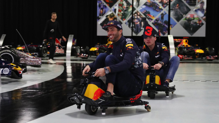 Με παιδικά καρτ τρέχουν οι οδηγοί της Red Bull