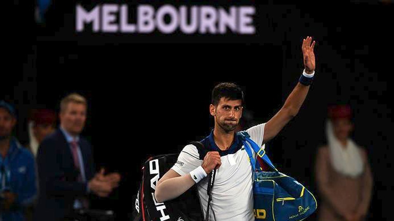 Απειλείται με νυστέρι ο Τζόκοβιτς