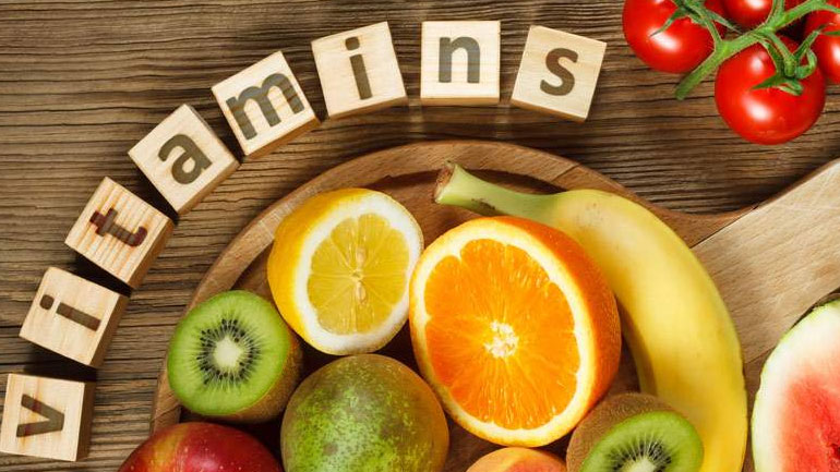 Οι Έλληνες καταναλώνουν τεράστιες ποσότητες από αναλγητικά και βιταμίνες