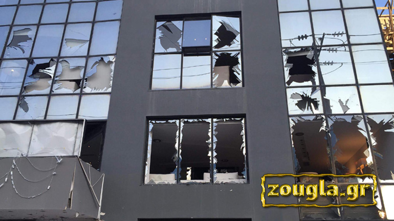 Το zougla.gr στο σημείο της έκρηξης σε κατάστημα στη Λ. Κηφισίας