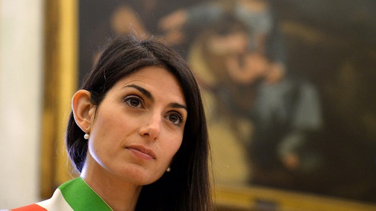 Η δήμαρχος της Ρώμης ζητά να μην απομακρυνθούν από τους παιδικούς σταθμούς τα μη εμβολιασμένα παιδιά