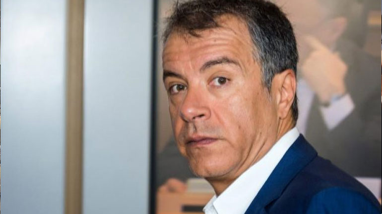 Στ. Θεοδωράκης: «Οι πολιτικοί πρέπει να ακούν τον λαό κι όχι να κρύβονται πίσω του»